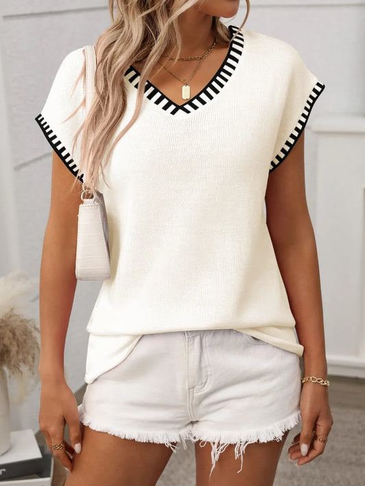Contrast Trim V-Neck Short Sleeve Knit Top.