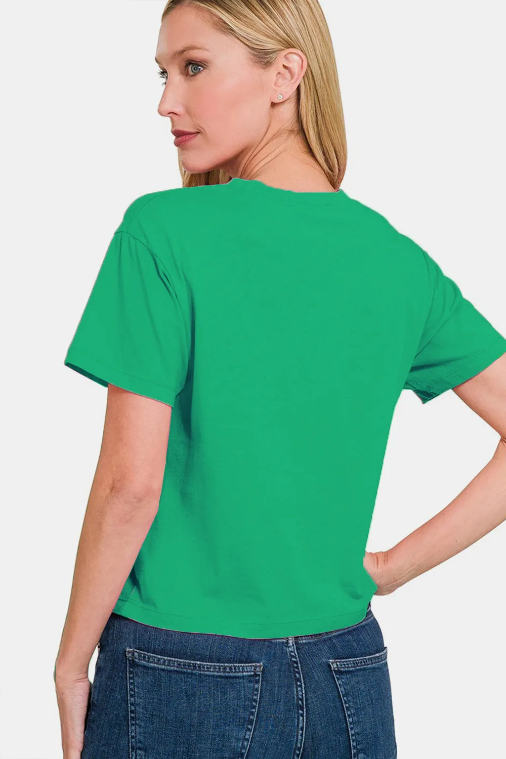 Zenana Round Neck Short Sleeve Cropped T-Shirt.